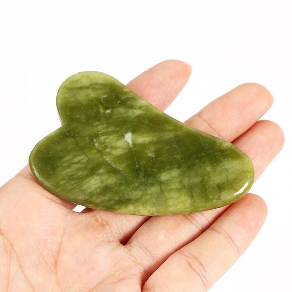 New Jade Roller & Gua Sha Heart Stone Massager Set - Picture 8 of 11